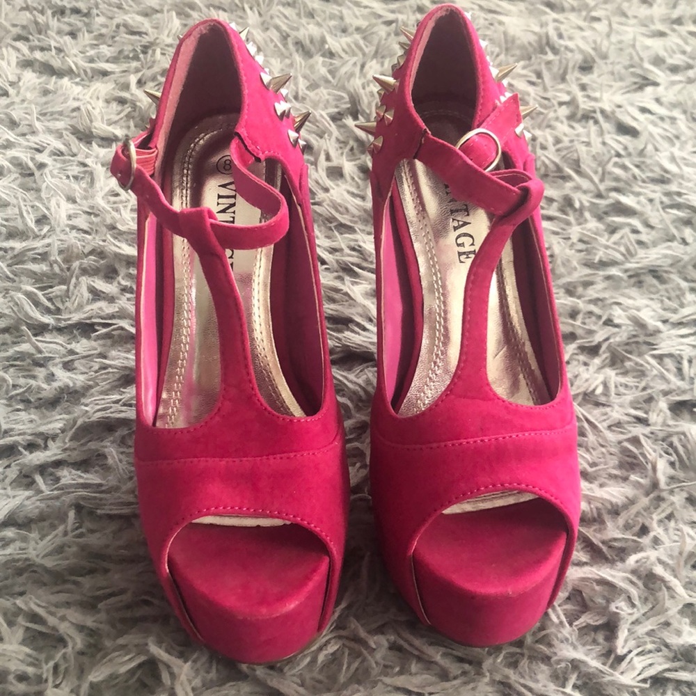 hot pink pump heels
